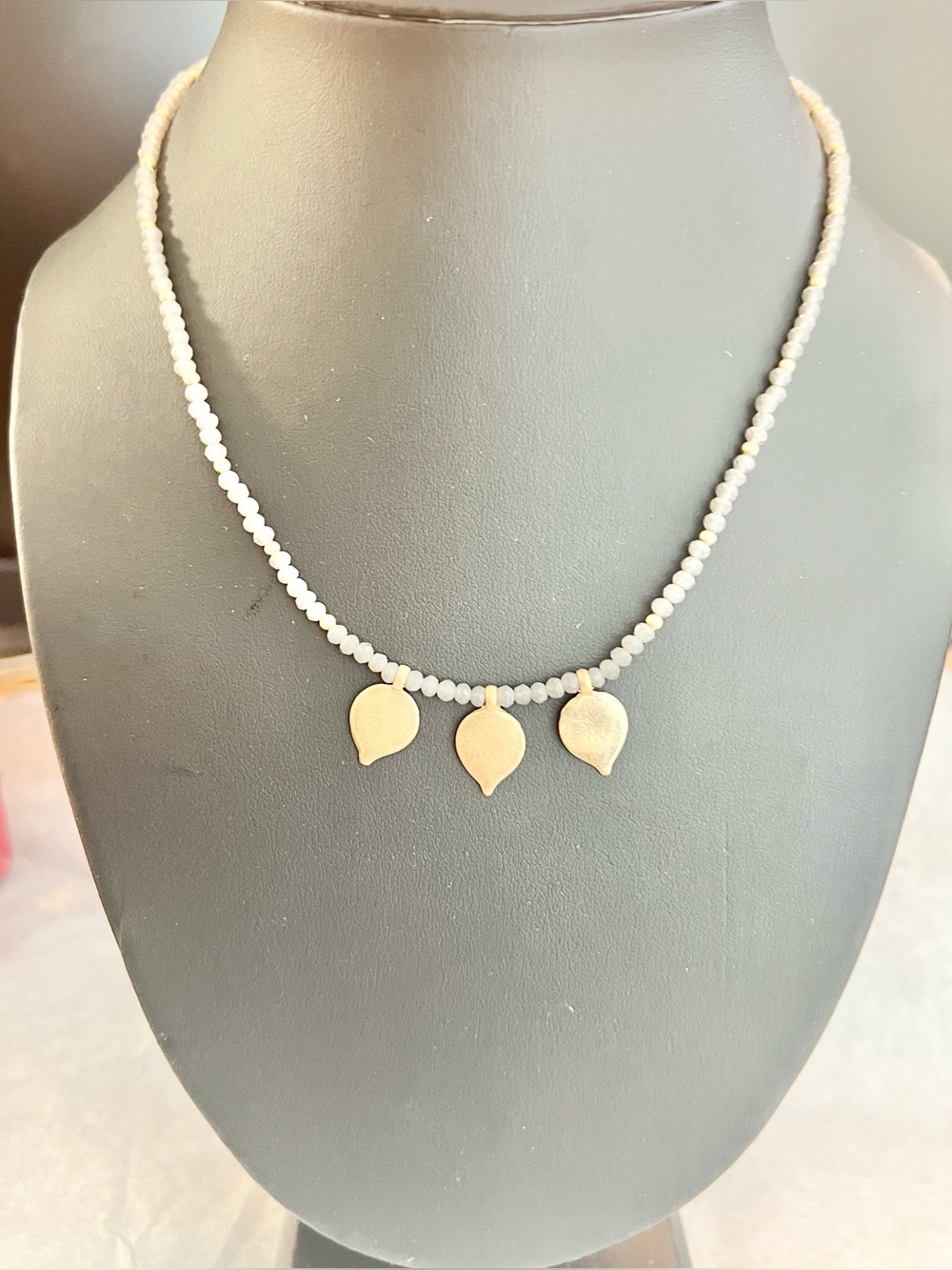 NWT Gold Tone Leaf Pendant Beaded Necklace - White